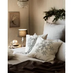 Copricuscino Ricamata In Velluto Bianco Crema Con Bordino Snowflake