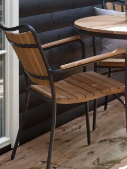 Sedia Da Giardino In Legno Con Braccioli Hard & Ellen