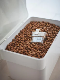 Set 2 Contenitori Per Cibo Per Animali Con Misurino Tower