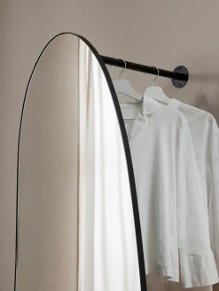 Specchio Moderno Da Parete Con Ripiano In Metallo Ophelia